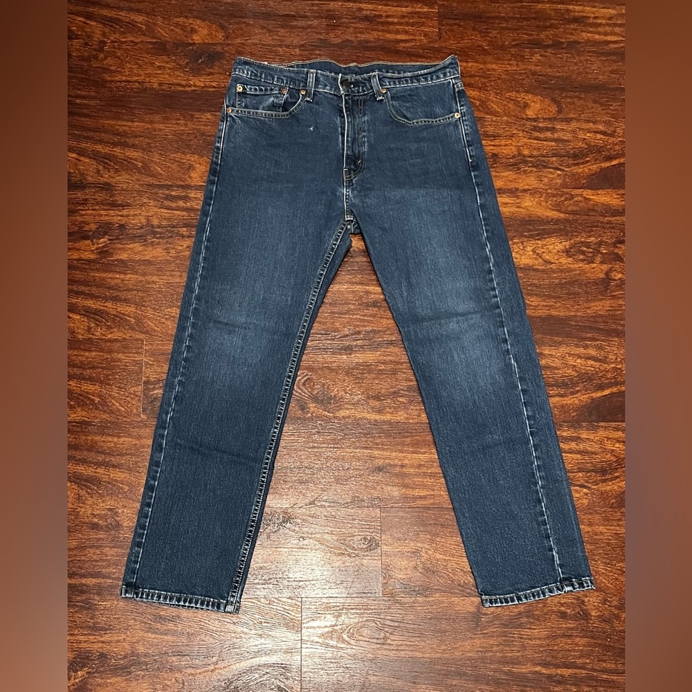Men’s size Levi's 505 Regular Straight Fit Jeans size 34x32 (preowned)